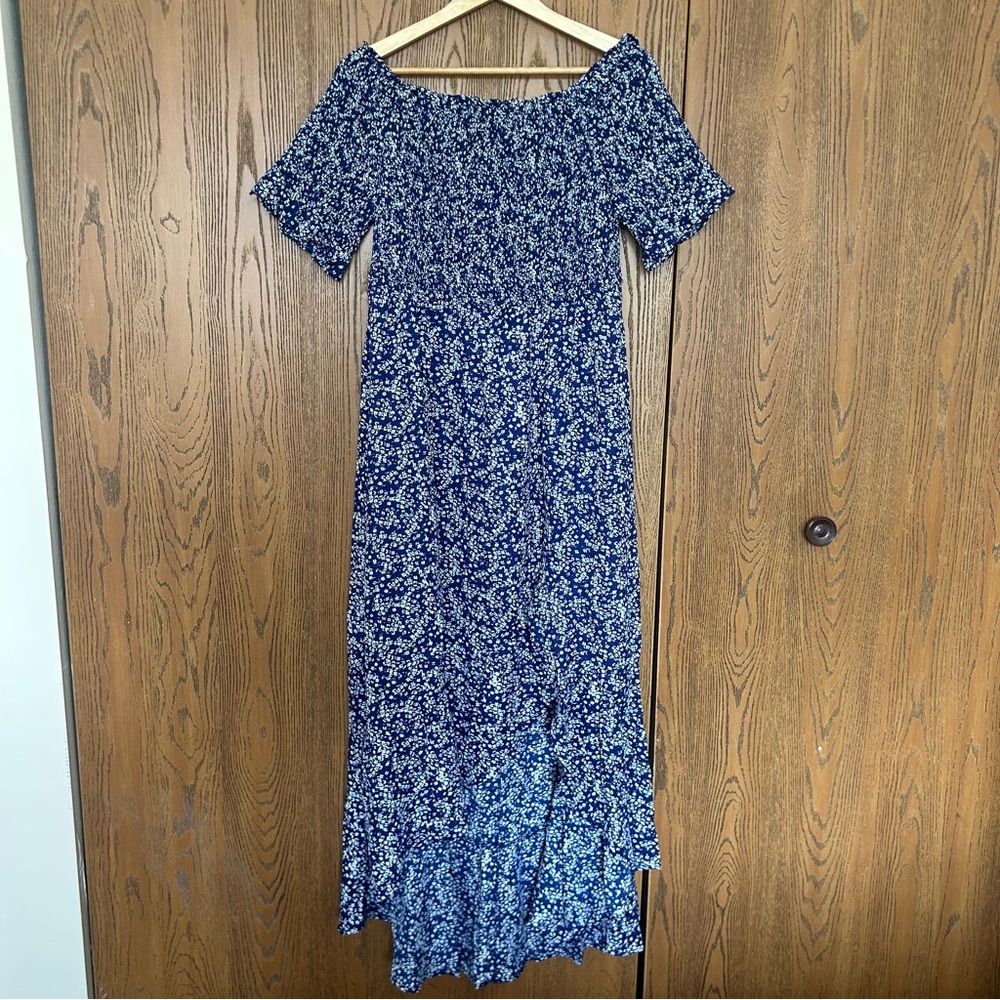 Lulu’s NWT Blue and White Floral Off-Shoulder Maxi Dress